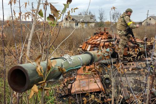 Российские войска за сутки уничтожили на Донецком направлении почти пятьсот солдат ВСУ