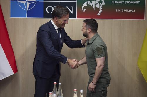 Зеленский попал в неловкую ситуацию во время встречи с премьер-министром Нидерландов Рютте