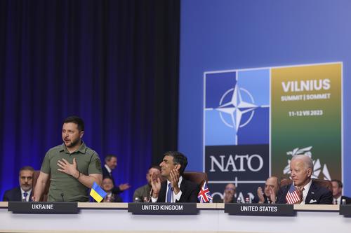 Washington Post разместила высмеивающую Зеленского карикатуру о саммите НАТО в Вильнюсе