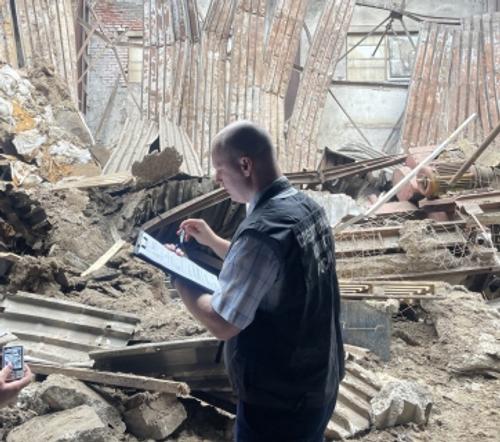 Два человека погибли при обрушении крыши на территории ИК №5 в Нижнем Тагиле