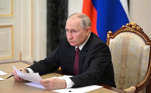Путин подписал закон, согласно которому среднедушевой доход семьи будут считать по новым правилам