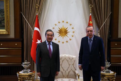 Эрдоган и Ван И обсудили ситуацию вокруг Украины и зерновую сделку после выхода из нее России