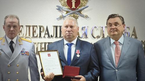  За тушение пожара в Сосьве сотрудников ГУФСИН по Свердловской области наградили государственными наградами