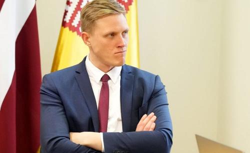 Националист-депутат парламента Латвии Янис Домбрава заявил, что граждане РФ должны быть выдворены из ЛР