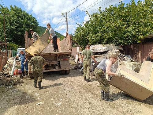 Пострадавшим жителям Туапсинского района продолжают выплачивать компенсации