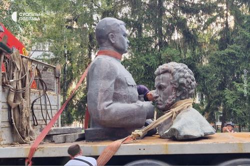 В Полтаве демонтировали очередные крамольные памятники - генералу Ватутину и «россиянину» Пушкину