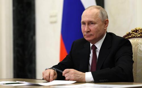 Путин принимает участие в пленарном заседании саммита Россия-Африка 