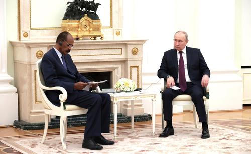 Президент Эритреи во время встречи с Путиным назвал украинский конфликт войной НАТО против России