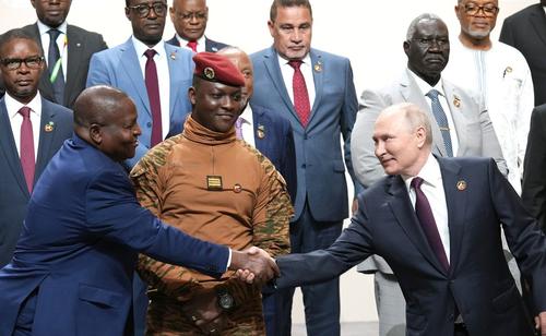 Власти ЮАР: Путин и лидеры семи африканских стран договорились продолжить диалог о мирной инициативе Африки по Украине