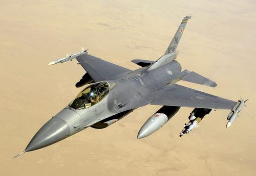 Politico: определены первые восемь украинских пилотов, которые начнут обучаться для полетов на американских истребителях F-16