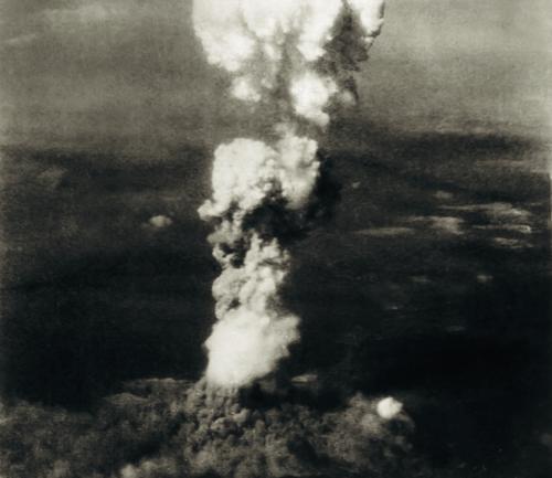 Пережившие бомбардировку Хиросимы японцы требуют запретить ядерное оружие