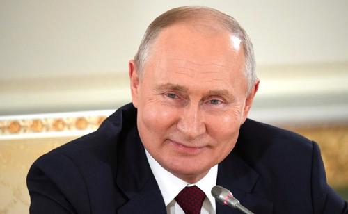Военнослужащим ЦВО в зоне спецоперации привезли икону с образом «Спаса Нерукотворного», подаренную президентом Путиным