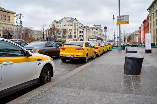 Автоэксперт Сажин: стоимость поездки на такси в России будет только повышаться