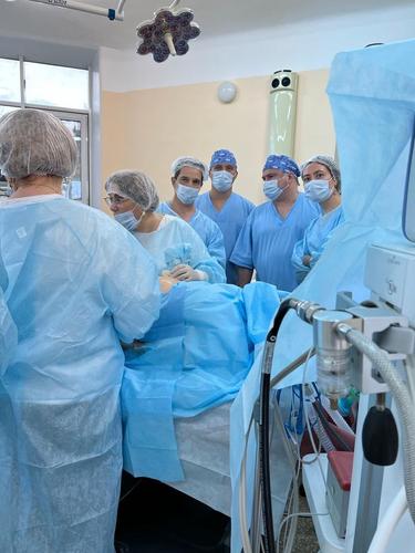 Уральские врачи первыми в России и вторыми в мире сделали внутриутробную операцию на кровеносном сосуде головного мозга