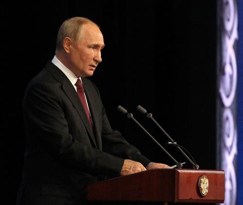 LNT: экономическая стратегия РФ позволила стране преодолеть санкции Запада