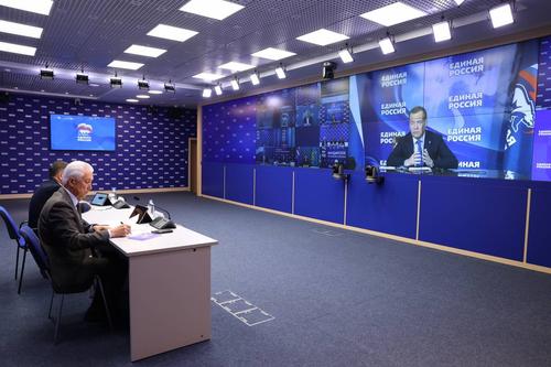 Медведев: ЕР должна одержать победу на выборах при высоком доверии граждан