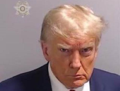 Трамп стал первым президентом США, у которого есть официальное тюремное фото
