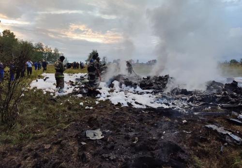На месте крушения самолета в Тверской области найдены тела десяти человек