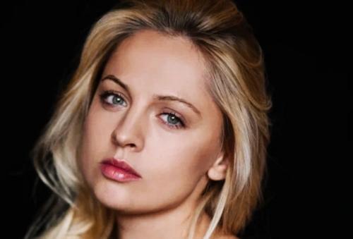 Актриса Янина Студилина: Я люблю работать, но вне работы хочу оставаться слабой и любимой 