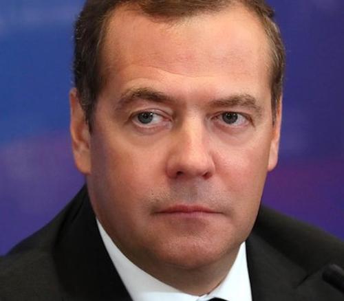 Медведев: РФ обеспечивает себя вооружениями в превышающем потребности количестве