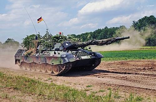Берлин в течение недели поставил Киеву 10 танков Leopard и 13 миллионов патронов