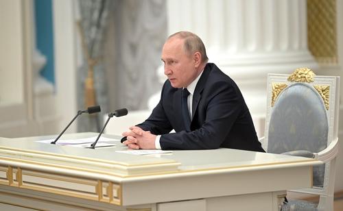 Путин: российский народ был непобедим в годы ВОВ и является таким сейчас