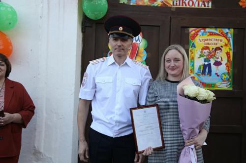 Тульскую учительницу наградили медалью МВД России «За смелость во имя спасения»