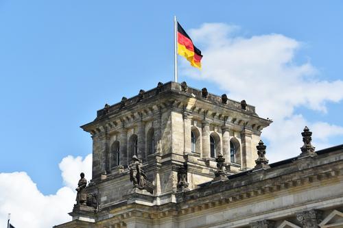 INSA: рейтинг правящей в Германии коалиции рекордно опустился с момента выборов