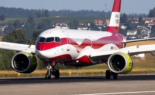 Латвийская национальная компания AirBaltic вынудила пассажиров из эконом-класса справлять нужду в бутылки