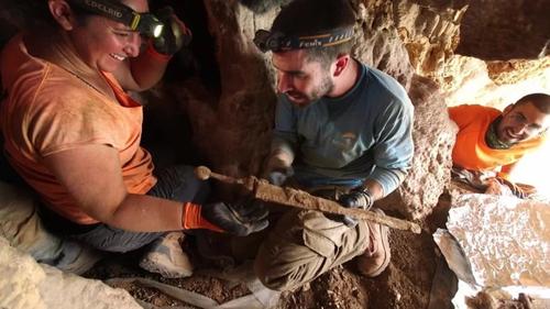 Четыре римских меча возрастом 1 900 лет найдены в Иудейской пустыне