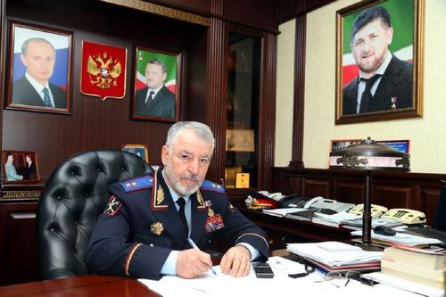 Кадыров поздравил чеченского министра Алханова с назначением в ГУПЭ МВД России