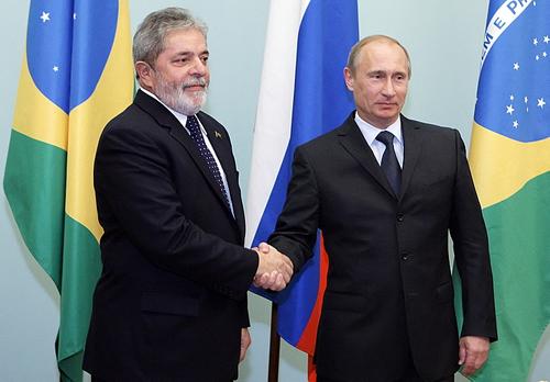 Глава Бразилии Лула да Силва поставил под сомнение ордер МУС на арест Путина