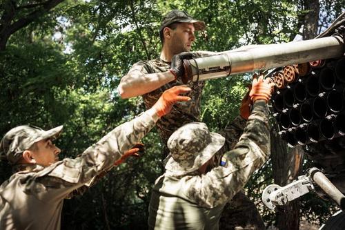 Гагин: ВСУ практически ежедневно бьют по Донецку кассетными снарядами США