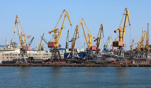Киев заявил о заходе первых судов в порт Черноморск по альтернативному коридору 