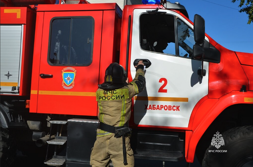 В жителя Хабаровского края сгорели домик, баня из автомобиль