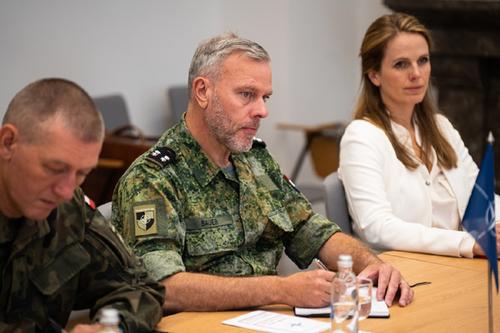 Адмирал НАТО Бауэр: медленное наступление ВСУ не связано с дефицитом снарядов