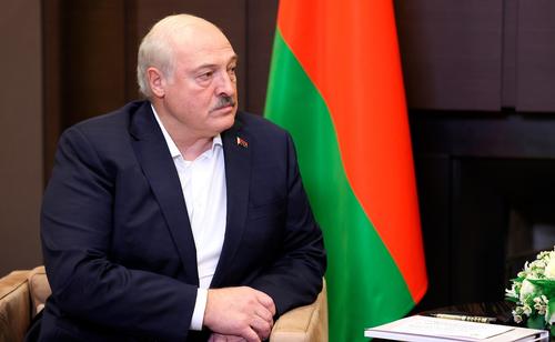 Лукашенко: в случае агрессии Белоруссия не будет рисовать красные и другие линии