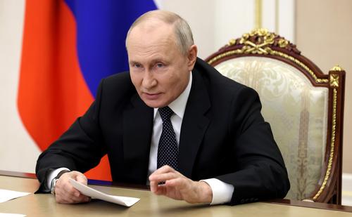 Президент РФ Владимир Путин продлил продовольственное эмбарго на 2024 год