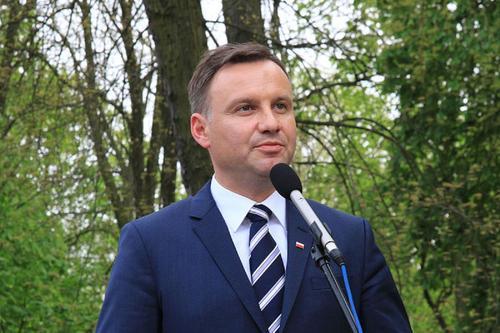 Президент Польши Дуда: Украина является утопающим, который тянет за собой на дно