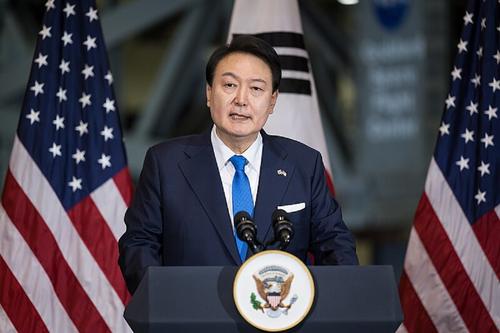 Глава Южной Кореи предостерег Россию и КНДР от сделок по продаже оружия