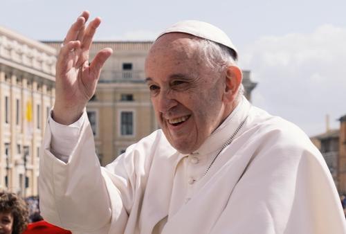 Папа Римский намерен обсудить с Макроном необходимость переговоров по Украине