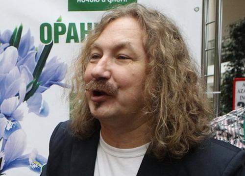 Источник сообщил ТАСС, что певец Игорь Николаев переведен в обычную палату