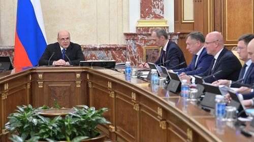 Мишустин: МРОТ с января 2024 года превысит 19 200 рублей