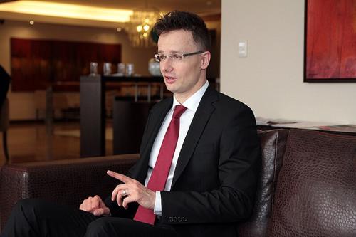 Глава МИД Венгрии Сийярто: новые пакеты санкций Евросоюза против России не нужны