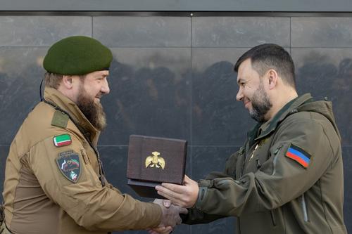 Кадыров поздравил Пушилина со вступлением в должность главы ДНР