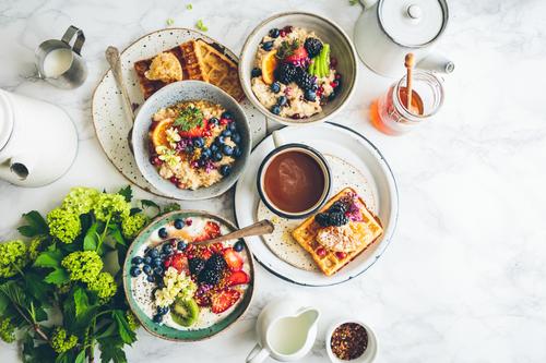 Диетологи: кофе, белок и сложные углеводы на завтрак повысят работоспособность