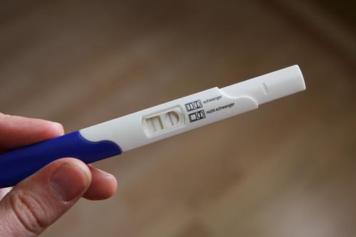 Врач Малышева предлагает мужчинам сдавать тесты на беременность для выявления рака