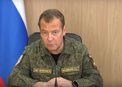 МИД ФРГ принял к сведению заявление Медведева о законности ударов РФ по заводам