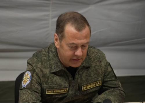 Медведев: Запад хочет «протолкнуть» переговоры, чтобы Киев получил передышку