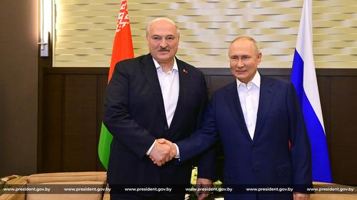 Лукашенко: Зеленский ведет себя абсолютно правильно, попрошайничая у Запада